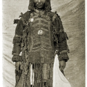 Burjatischer Schamane, Provinz Irkutsk um 1900. Burjatischer Schamane, Irkutsk, Sibirien, Schamanismus, Burjaten
